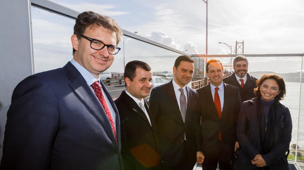 El ministro de Planificación e Infraestructuras de Portugal preside el acto de primera piedra de la rehabilitación del puente 25 de Abril de Lisboa